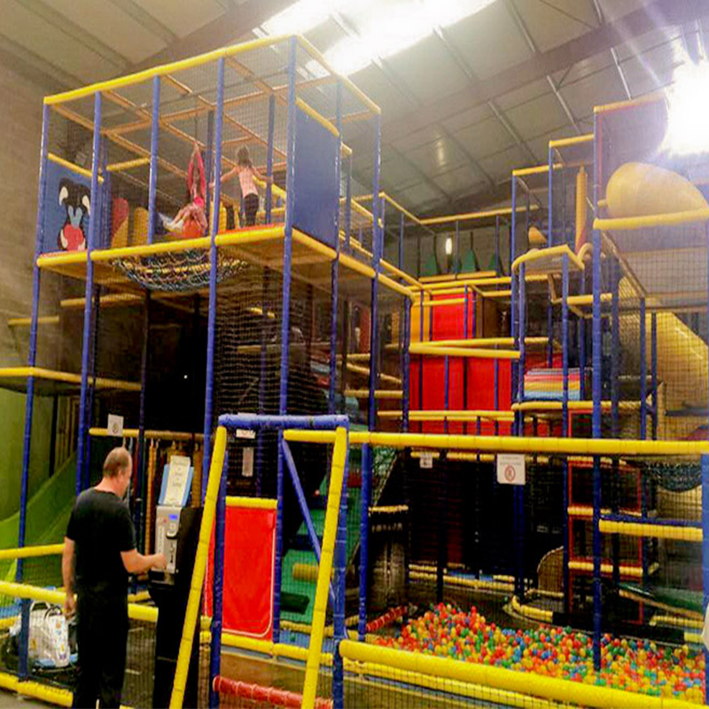 Labyrinthe de jeux intérieur